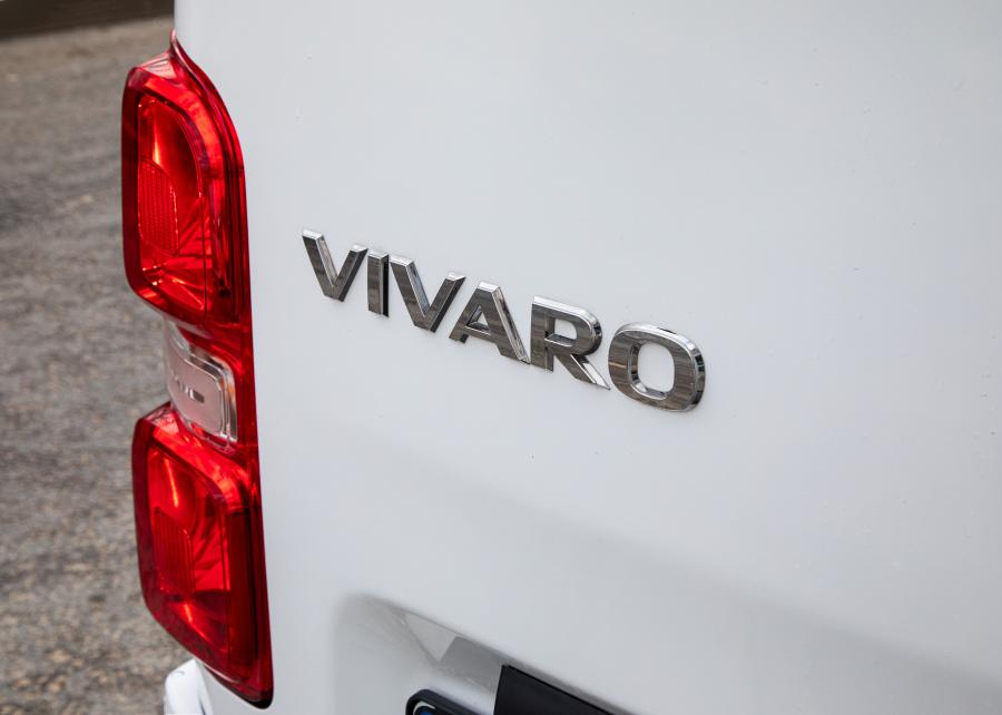 Логотип Opel Vivaro Kombi L 2020 года  (фото 6 из 9)